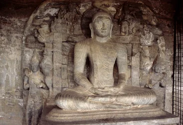 Bouddha assis, grotte de Vijjadhara, Gal Vihara (granite)